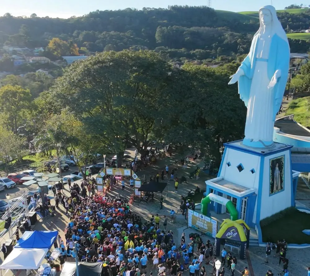 Circuito das Estações reúne 600 participantes no primeiro evento esportivo com largada na Colina de Santa